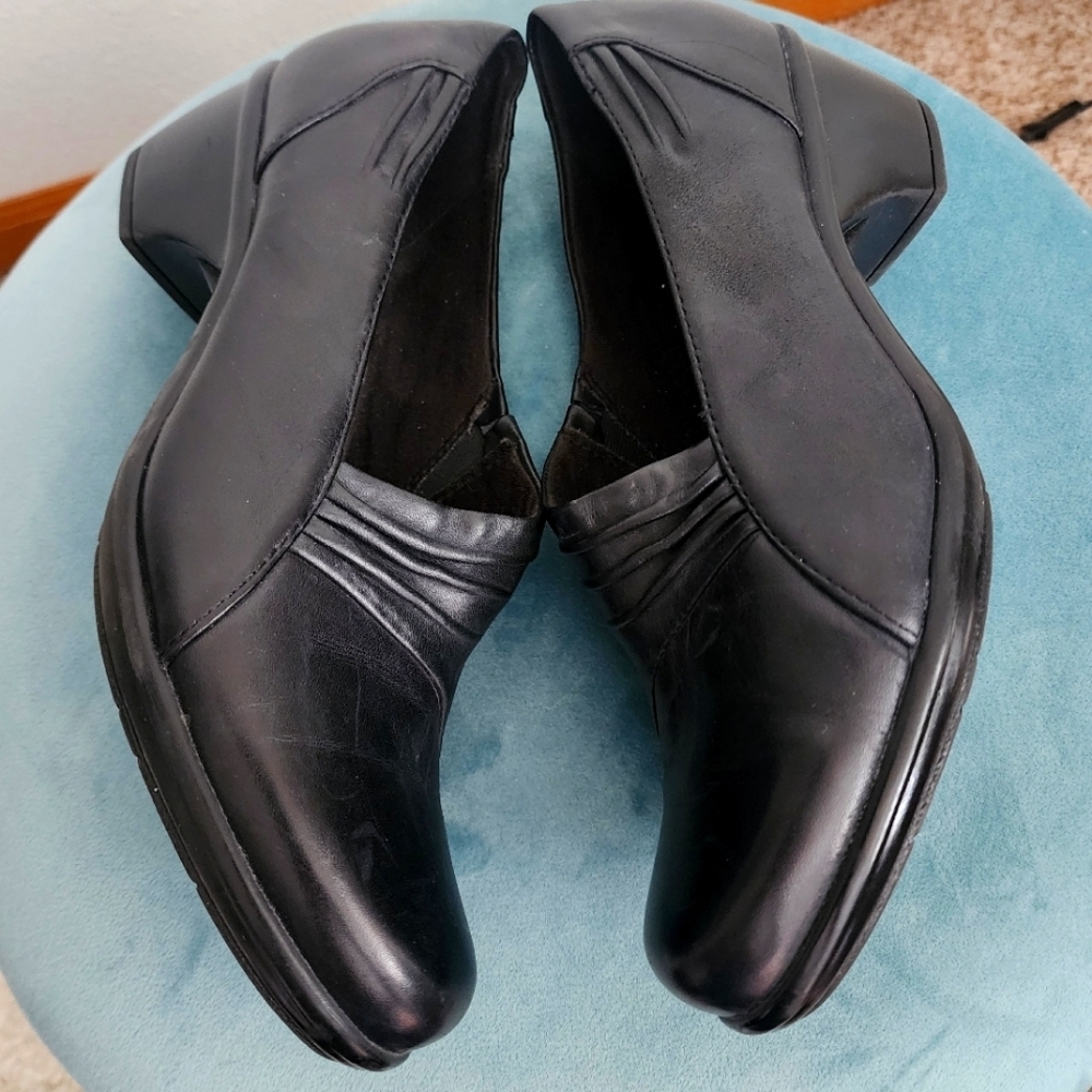 Clark's Emily Women's Black Slip On Leather Block Heel Size 9W - Picture 2 of 13